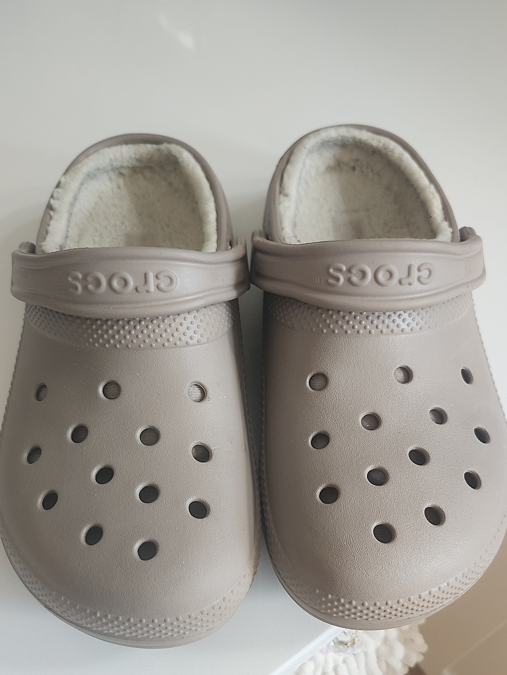 CROCS Women's Fuzz-Lined Clog in Taupe